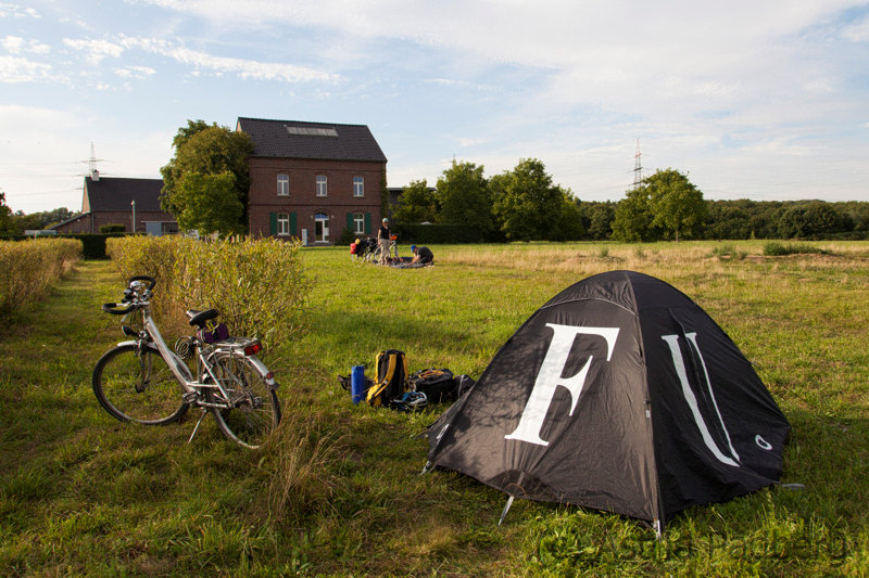 Camping im Zelt von Ai Weiwei