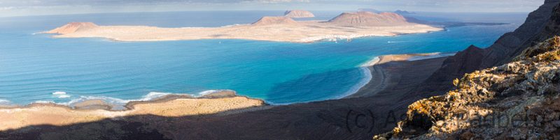 Blick auf den Playa de Risco und La Graciosa