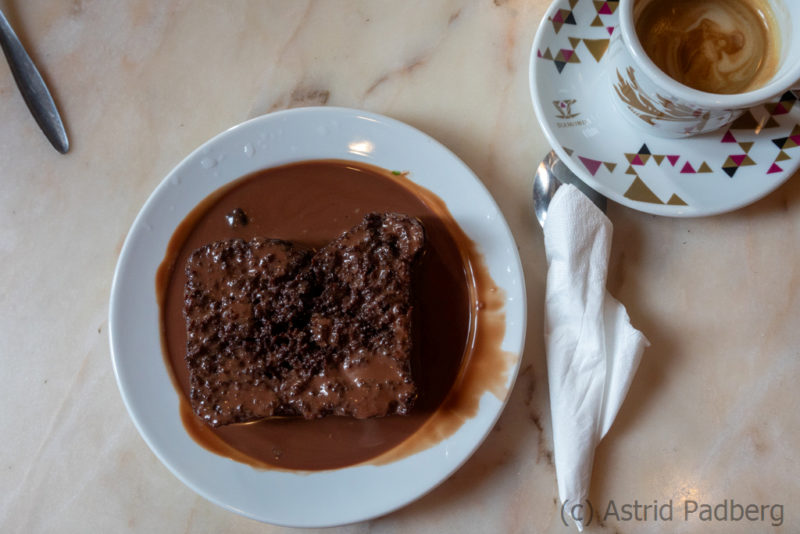 Schokoladenkuchen in Peter Cafe Sport, Faial