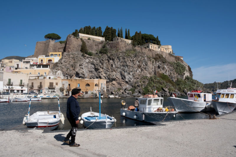 Lipari Burgberg vom alten Hafen gesehen