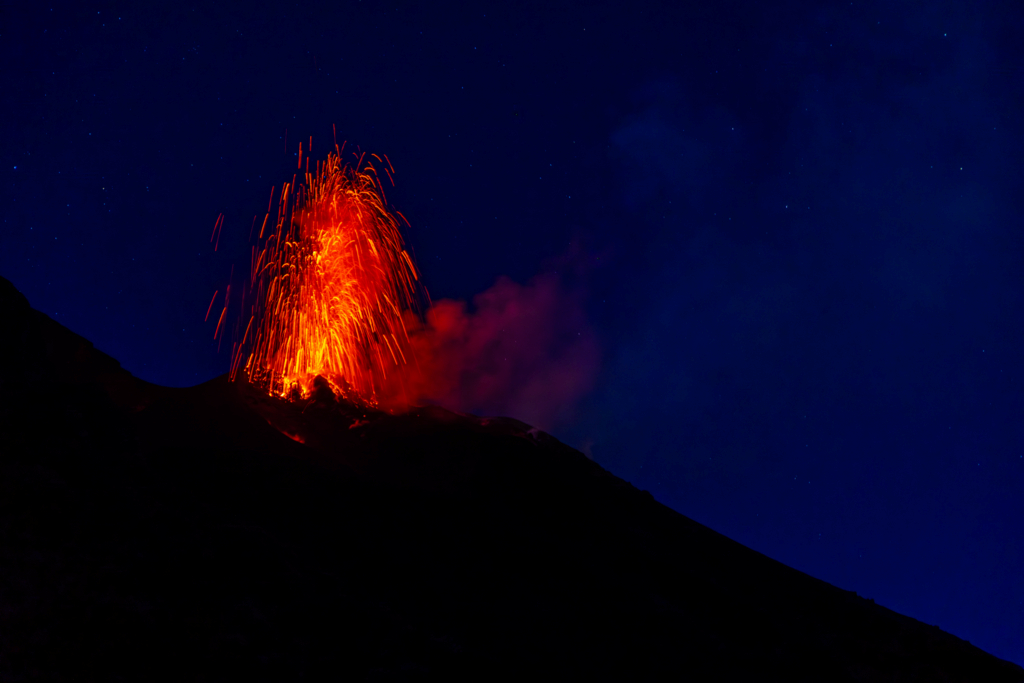 Stromboli bei Nacht