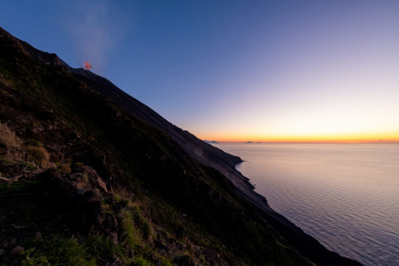 Stromboli kurz nach Sonnenuntergang