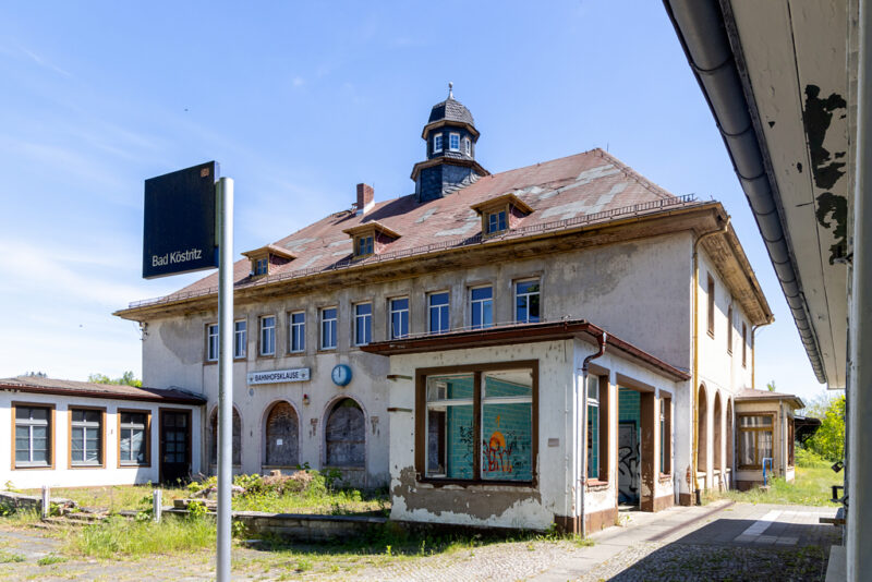 Dieses Bild hat ein leeres Alt-Attribut. Der Dateiname ist koestritz_20250510_R8716_web-800x534.jpg
Bahnhof Bad Köstritz