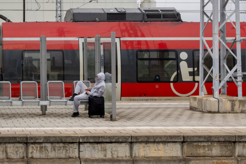 Warten auf den Zug