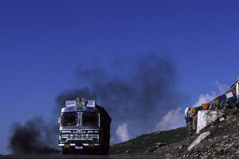 Lkw bei der Überquerung des Rothang-La