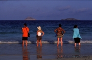 4 Menschen am Meer