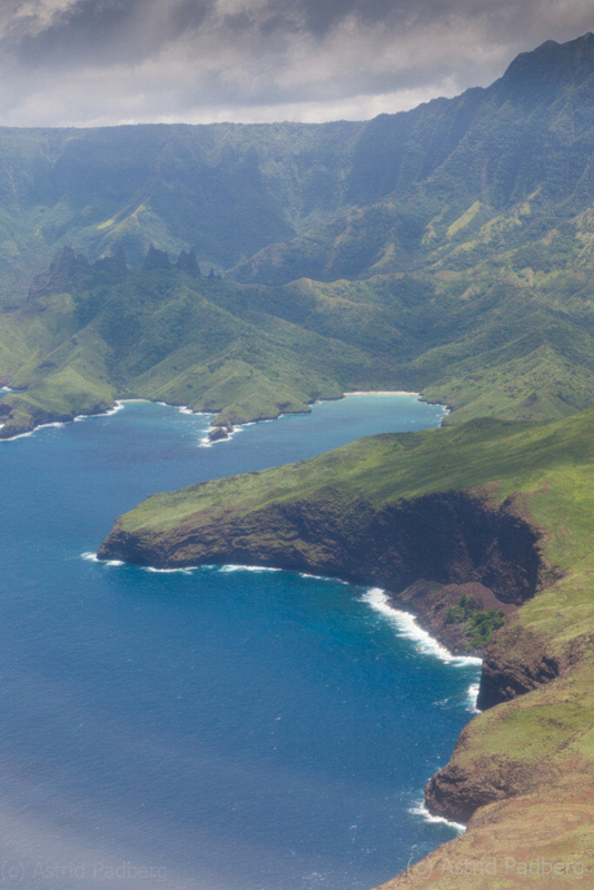 Nuku Hiva, Airport