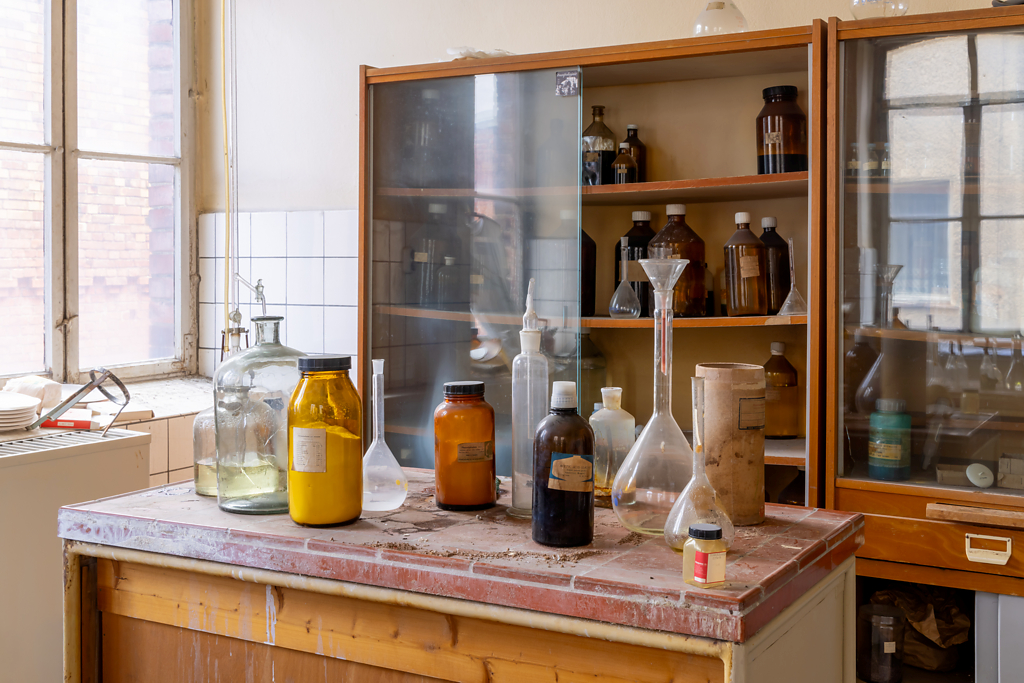 Porzellanfabrik Annaburg, Labor