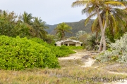 Verfallene Bungalows am Strand