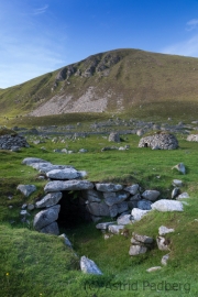 Hirta, Dorf,  Souterrain