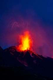Stromboli bei Nacht