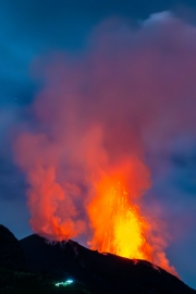 Stromboli bei Nacht