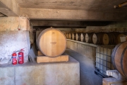 Trois Frères Destillery, Takamaka, Lagerkeller mit Eichenfässern